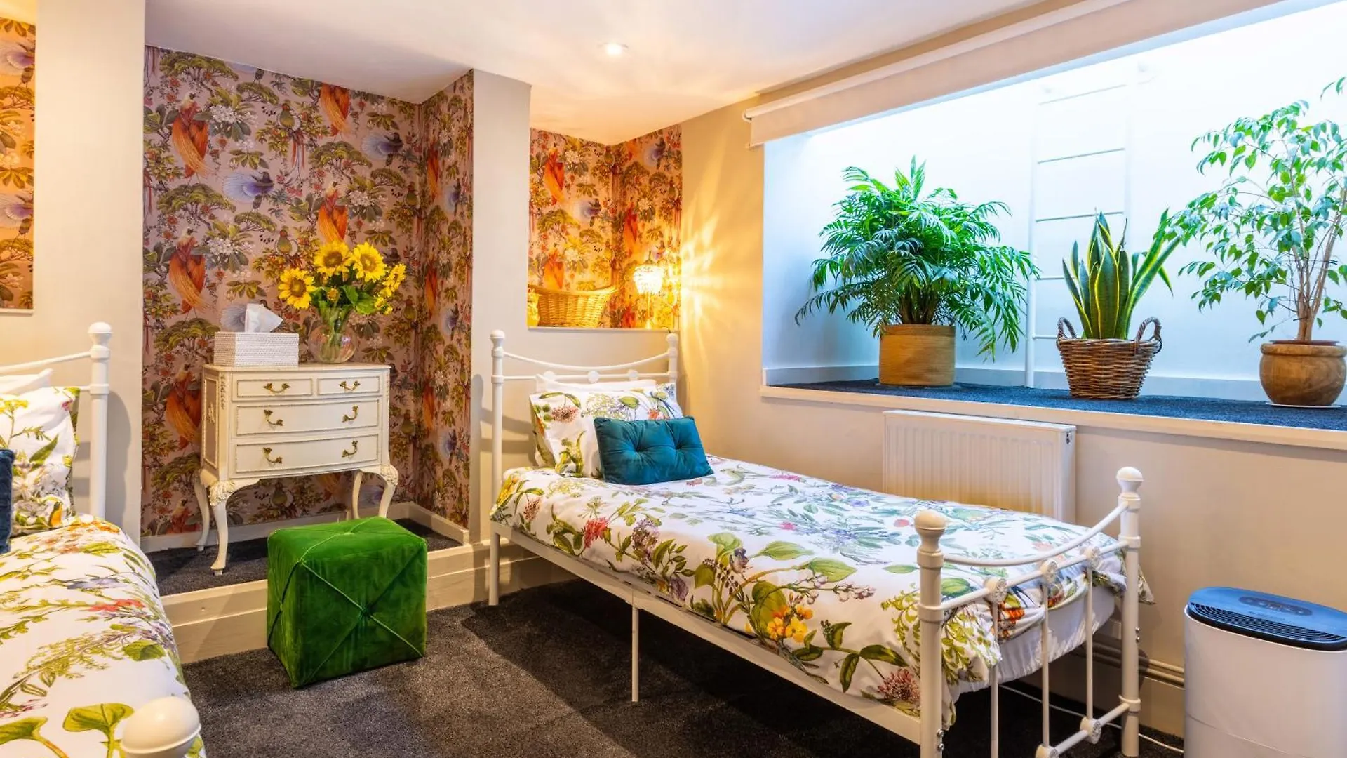 Kira Beach House, Hove Beach Apartment