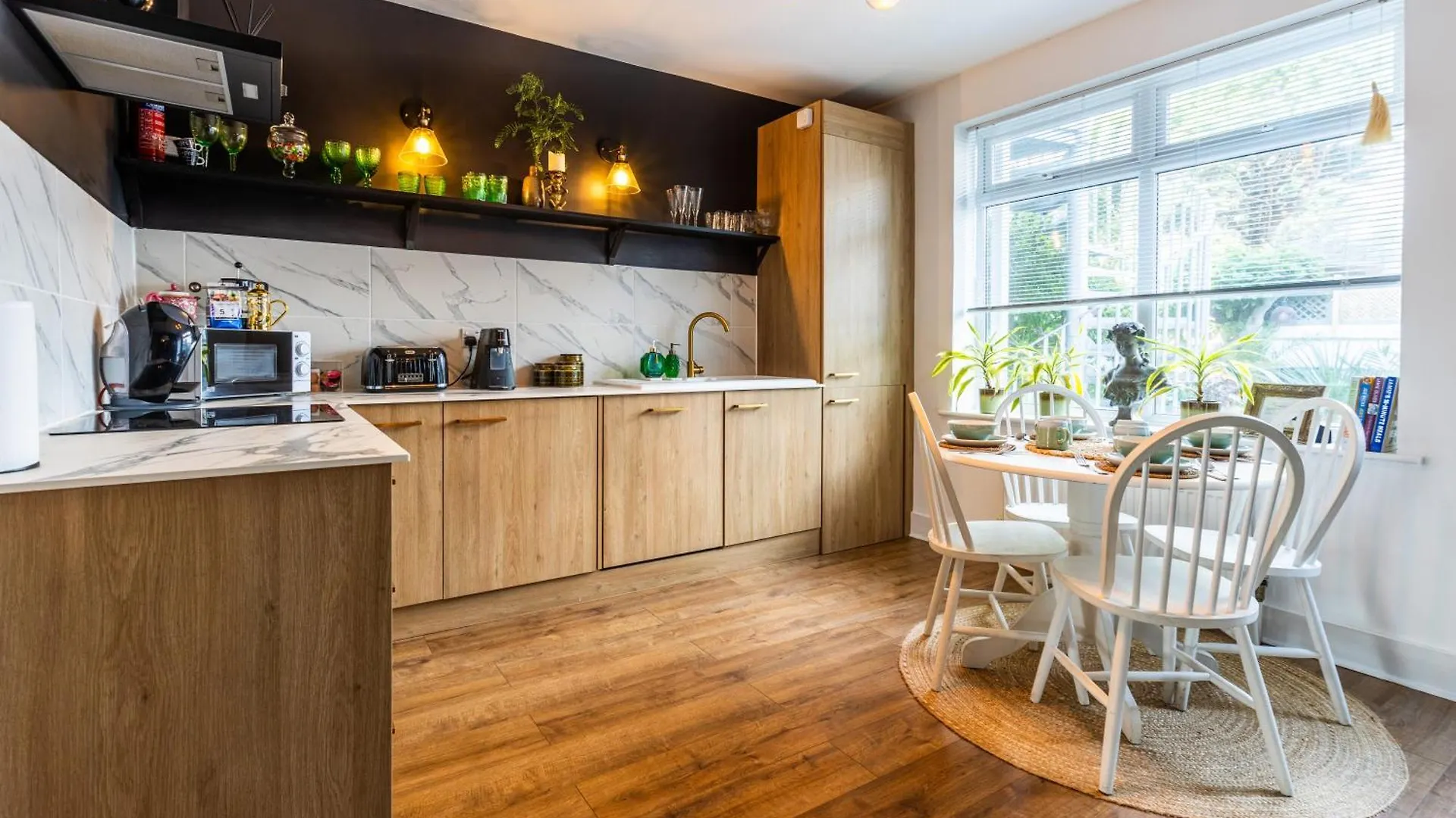 Kira Beach House, Hove Beach Apartment