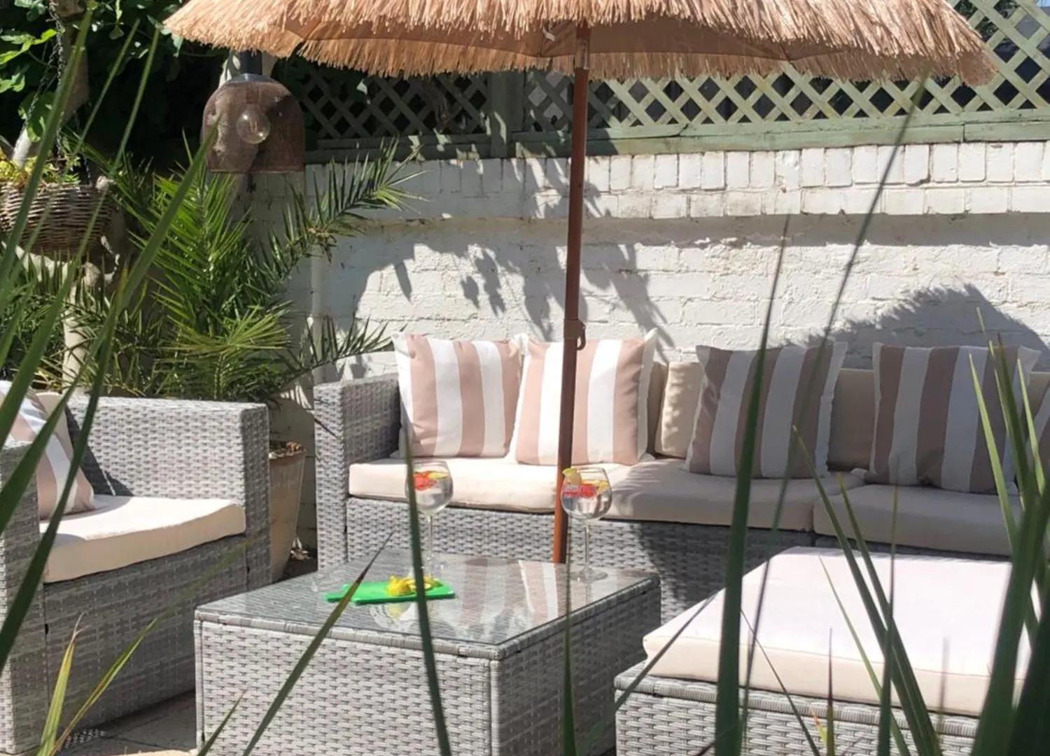 Kira Beach House, Hove Beach Apartment