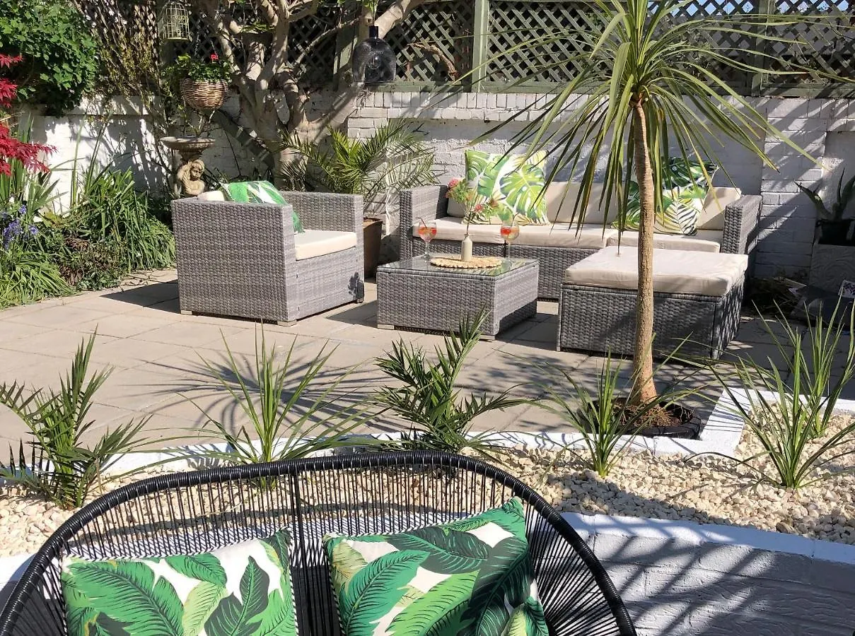 Kira Beach House, Hove Beach Apartment